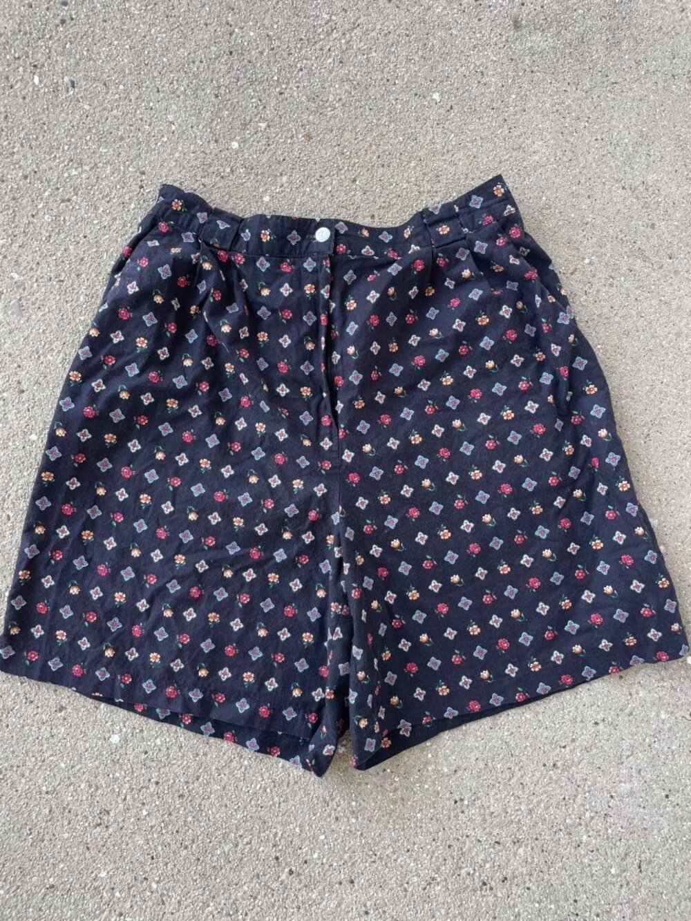 Vintage 90s Bermuda Shorts Black Floral Womens 14 Butter Mom Coquette Retro Goth